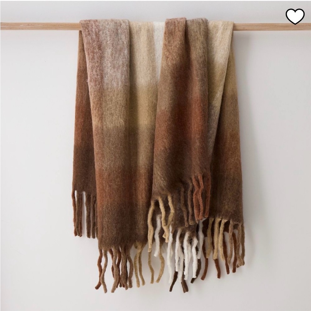 West Elm ombré throw - Picture 2 of 3